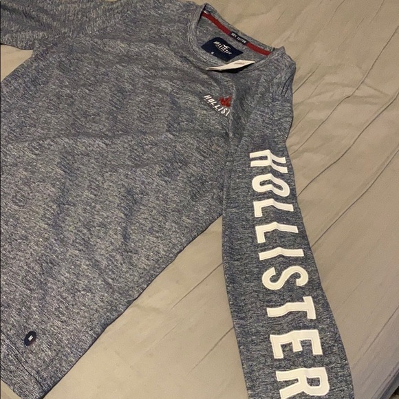 Hollister Long Sleeve - Picture 3 of 3